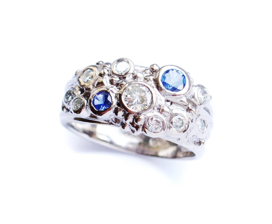 18ct white gold diamond and sapphire ring